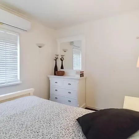 2 Bedroom Amazing In Prázdninový dům