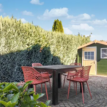 2 Bedroom Amazing In Prázdninový dům